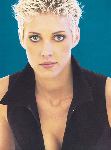 Melanie Lowe vocal coach working with beginner singers