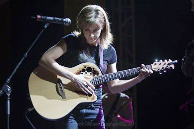 Melanie Lowe preparing for an acoustic show