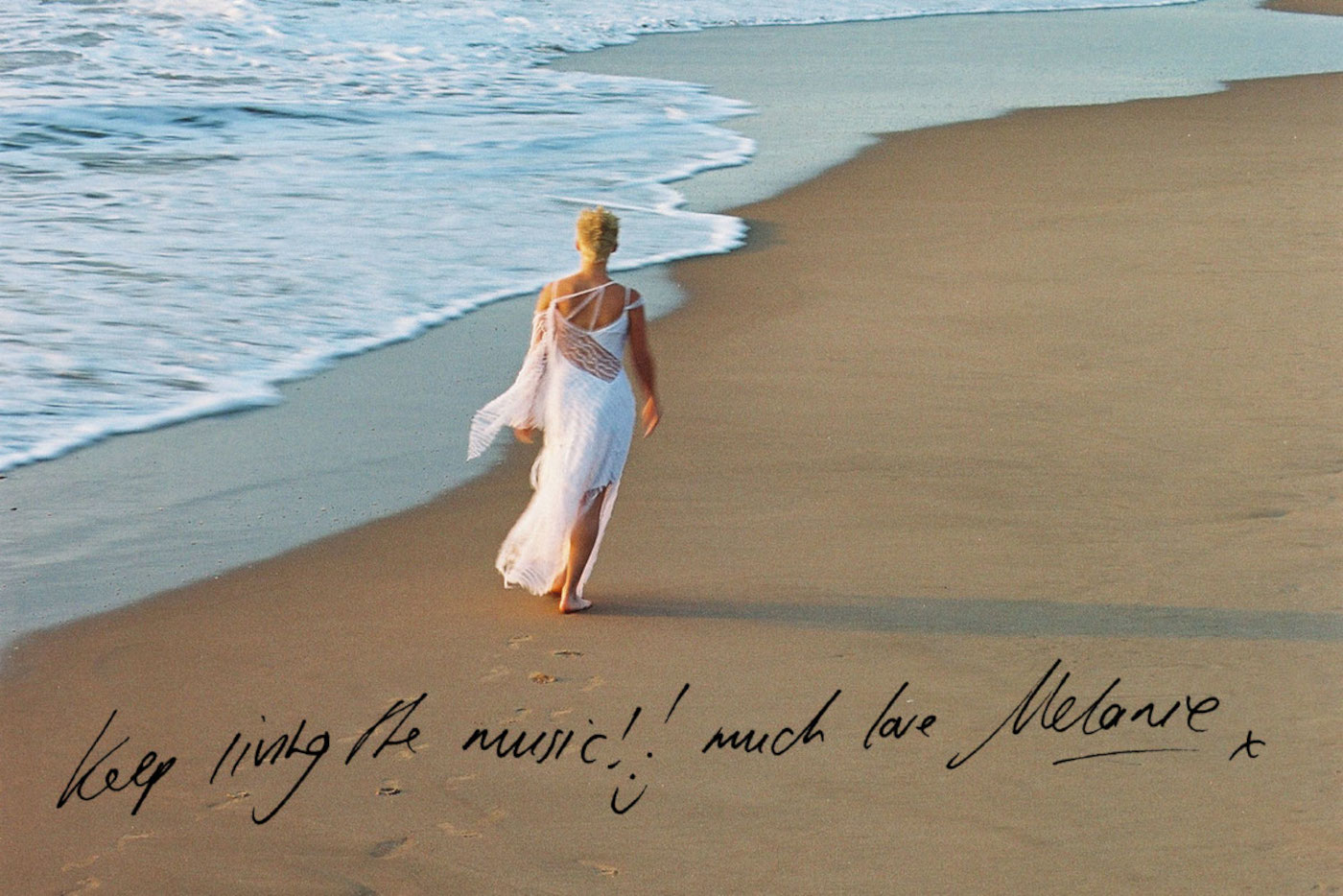 Melanie Lowe award-winning South African singer-songwriter